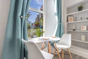 Modern Craigie Apartment - Image 4