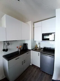 Cozy studio for 2 near slopes with balcony and parking – Auris en Oisans - Image 5