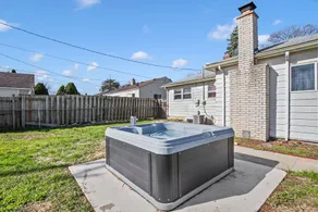 Charming *Hot Tub* 4 BD/2 BA Near Royal Oak - Image 2