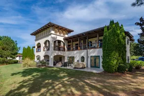 Relax in this serene environment, golf course view - Image 4