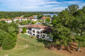 Relax in this serene environment, golf course view - Image 5