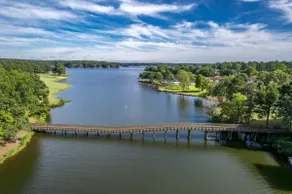 Relax in this serene environment, golf course view - Image 3