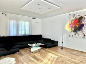 Spacious Cosy Apt with Pool and Parking - Image 5