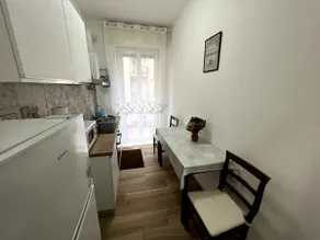 House 2 minutes from the metro - Image 2