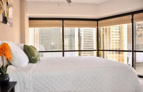 2BR+DEN Downtown Honolulu Ocean View Free Parking - Image 2