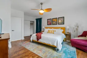 Historic Downtown Loft! Walk to Restaurants, Bars! - Image 4