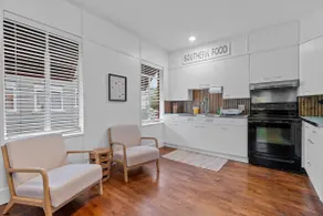 Historic Downtown Loft! Walk to Restaurants, Bars! - Image 2