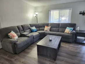 The Lynn Inn~Just minutes to the Beach & Downtown! - Image 3