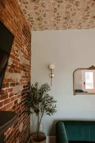 Cozy Bungalow near UD & downtown - Image 5