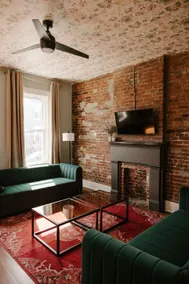 Cozy Bungalow near UD & downtown - Image 3