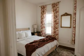 Cozy Bungalow near UD & downtown - Image 2