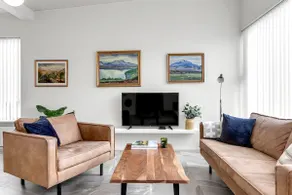 Bright and spacious apartment with a view - Image 3