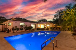 Tropical Retreat~Heated Pool ~Game Room~ Sleeps 11 - Image 2