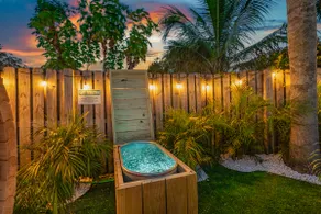 Tropical Retreat~Heated Pool ~Game Room~ Sleeps 11 - Image 3