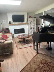 Furnished home with piano - Image 2