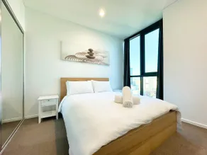 High-Rise Heaven - 2BR with Pool, Gym, Steam&Sauna - Image 2