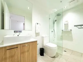 Urban Sanctuary in West Franklin with Pool & Gym - Image 2