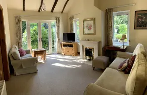 Rose-Lilly Cottage - Image 2