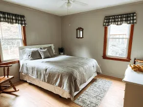 Cozy Corning Cottage - Image 3