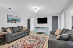~Roomy 5/2 in Orange Park - Image 3