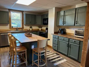 Pet Friendly Cozy Cabin Close to Everything - Image 4
