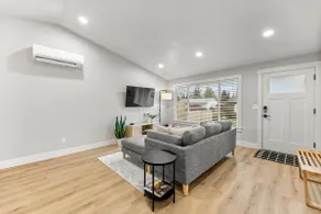 Light & Perfect NW Stay with Modern Amenities - Image 5