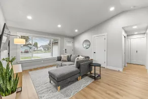 Light & Perfect NW Stay with Modern Amenities - Image 3