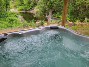 Chalet Cardinal, River and Hot Tub - Image 4