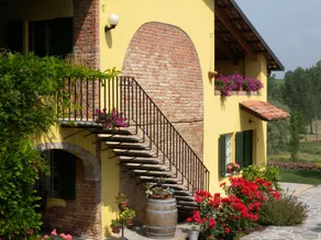 Relais Cascina San Martino - appartamenti circondati dai vigneti, per una vacanza di pace e relax: APPARTAMENTO EST Il Poggiolo - Image 2