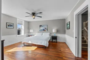 Downtown 4BR with 2 King Beds! Off-street parking - Image 3