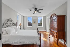 Downtown 4BR with 2 King Beds! Off-street parking - Image 4