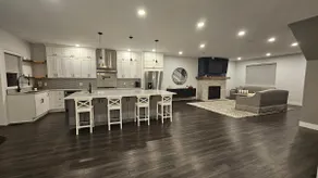 Emerald City Elegance: 5 bd 3 b open common area - Image 3