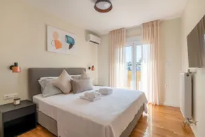 Large 2Bed 2Bath Flat w/Dining Space &Free Parking - Image 3