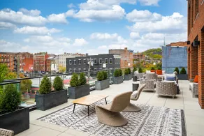 Apartment w/Pool+Gym + Free Onsite Parking - Image 3