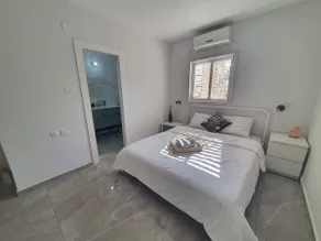 Shelter in Lobby - Renovated 3BR apt with Terrace - Image 3