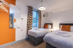 Newark Apartments: Ideal for Contractors with Parking - Image 2