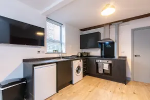 Newark Apartments: Ideal for Contractors with Parking - Image 3