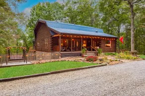Luxury Log Home Retreat near Nashville Tennessee - Image 2