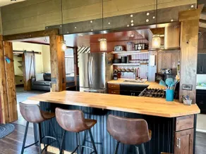 Cozy cabin with secluded Gallatin River access - Image 3
