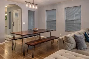 Cozy Townhouse Close To Airport - Image 2