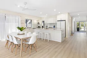 2 Story luxury beach house - Image 2