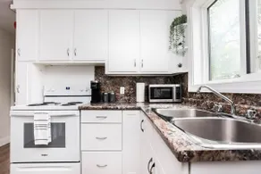 2 Bedroom, Off-Street Parking & Free Laundry - Image 4
