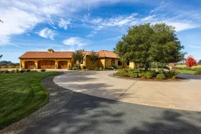 Vineyard Views + Hot Tub | Tuscan Sonoma Villa - Image 4