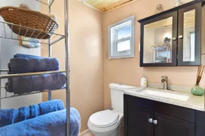 Lakeside Cottage w/ Private Beach and Sunset Views-Niagara - Image 3