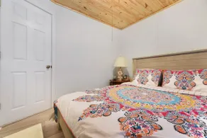Lakeside Cottage w/ Private Beach and Sunset Views-Niagara - Image 5
