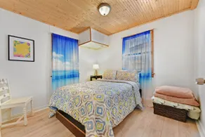 Lakeside Cottage w/ Private Beach and Sunset Views-Niagara - Image 2