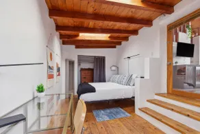Serene, Stylish, Central Santa Fe Home - Image 2