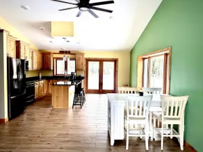 Gracie- A spacious house near Swan Lake! - Image 3