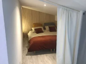 Large attic studio apartment near the station - Image 4