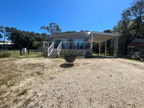 The Hamptons Beach & Lake House - Image 2